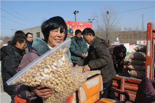 河南伊川:第一書記當"貨郎" 農產品家門口俏銷_河南_區域_經濟網_國家