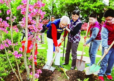 &ldquo;分別14年后,在雨花臺看到戰友照片&rdquo;